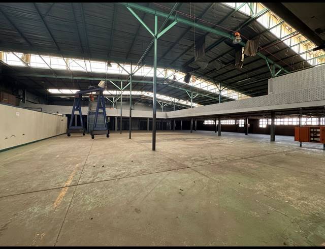 3,562M² WAREHOUSE TO LET IN INDUSTRIA WEST